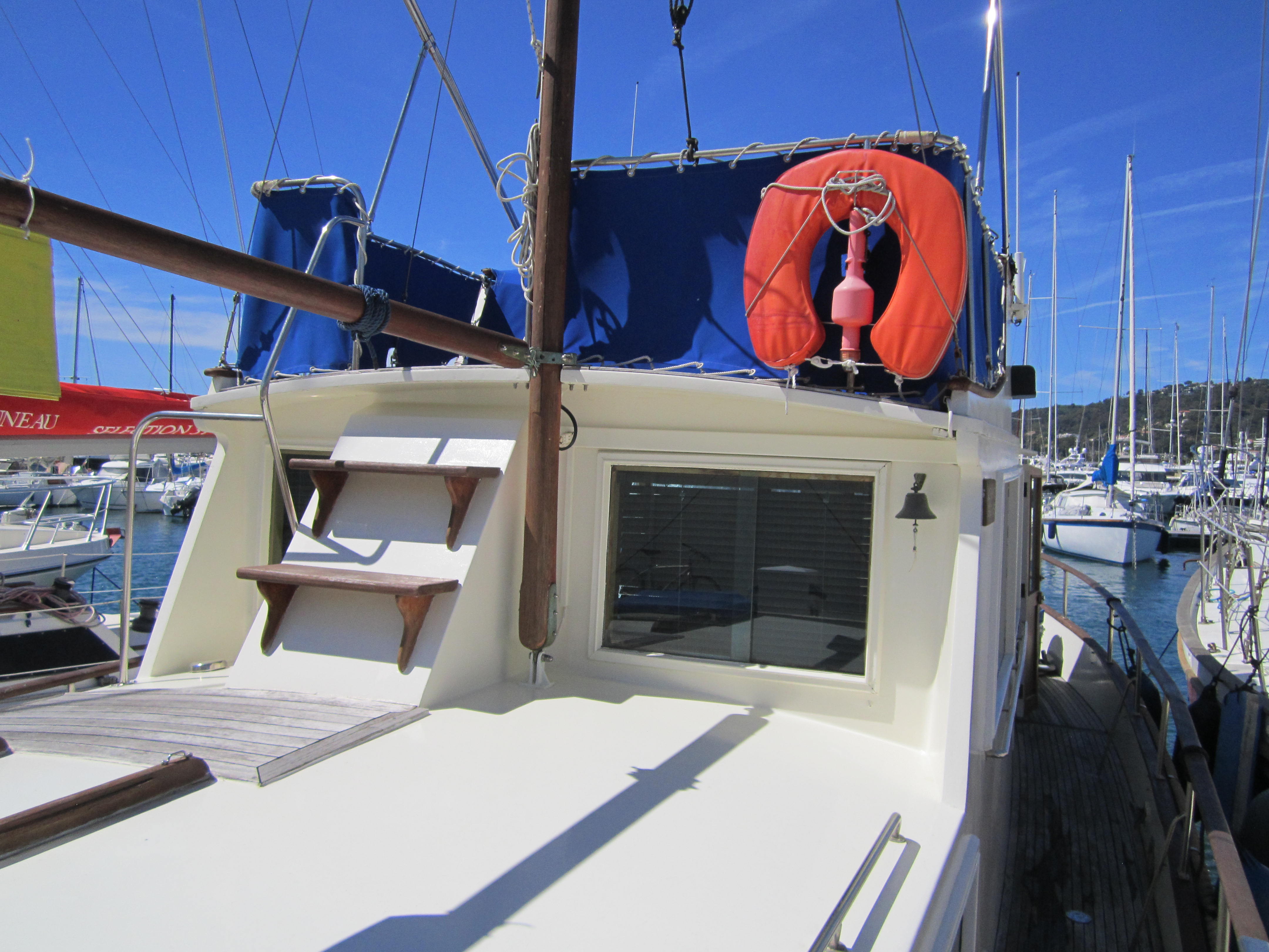 slider 34 American Marine Grand Banks 36